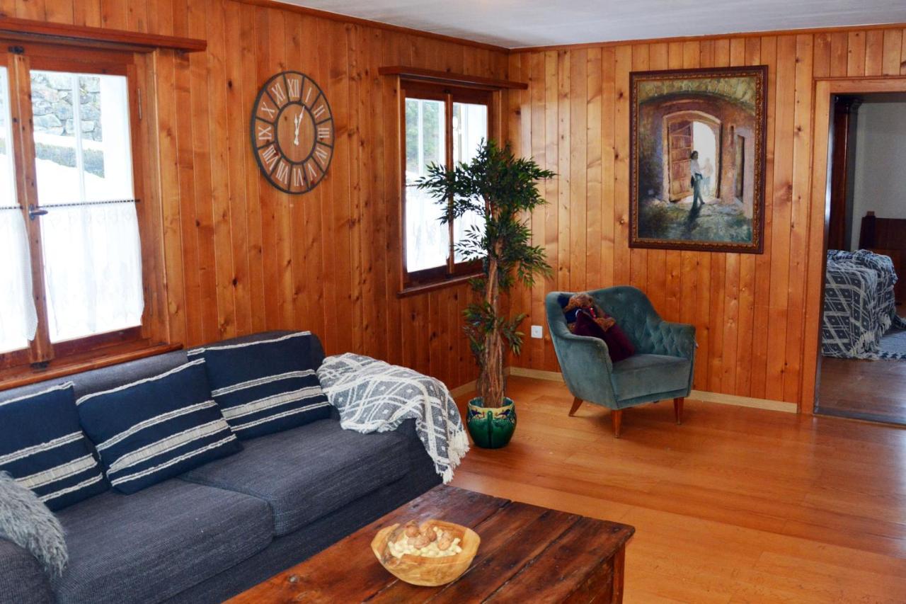 Alte Post Mit Geschichte Und Restaurant Appartement Tavanasa Buitenkant foto