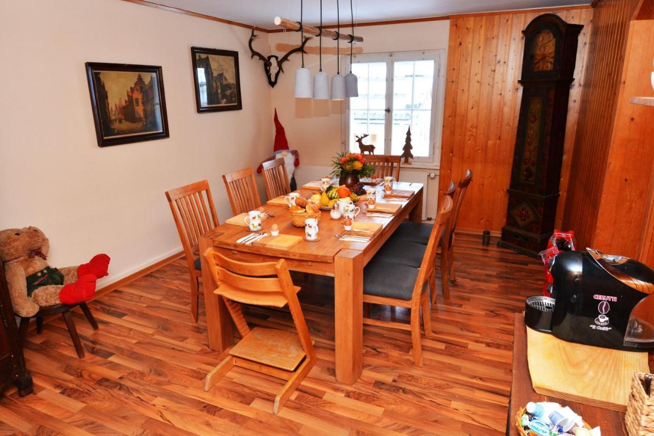Alte Post Mit Geschichte Und Restaurant Appartement Tavanasa Buitenkant foto
