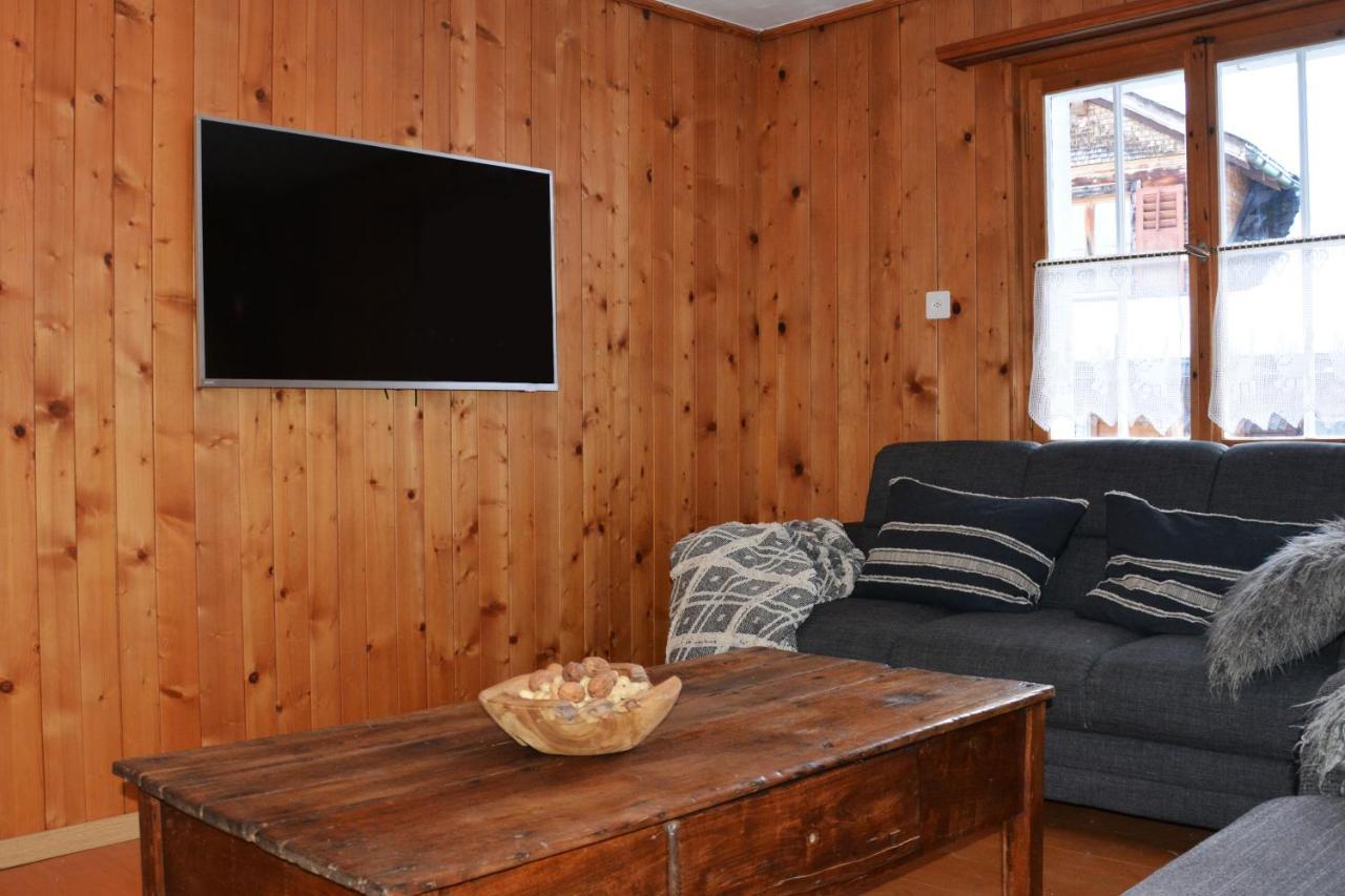 Alte Post Mit Geschichte Und Restaurant Appartement Tavanasa Buitenkant foto