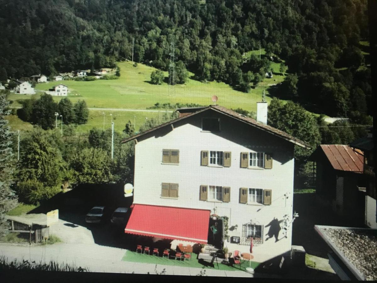 Alte Post Mit Geschichte Und Restaurant Appartement Tavanasa Buitenkant foto
