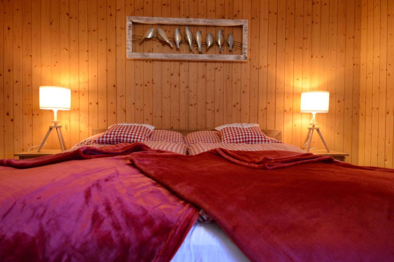 Alte Post Mit Geschichte Und Restaurant Appartement Tavanasa Buitenkant foto