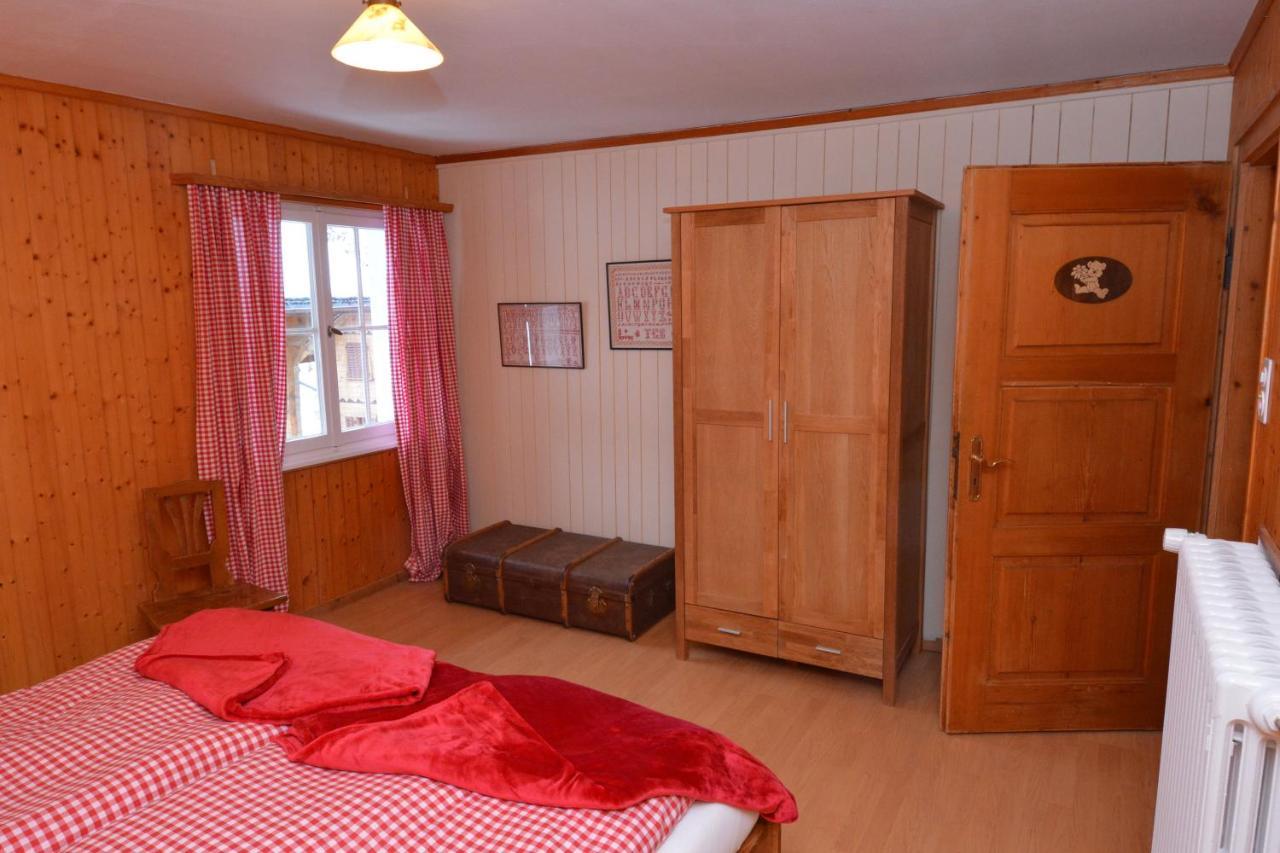 Alte Post Mit Geschichte Und Restaurant Appartement Tavanasa Buitenkant foto