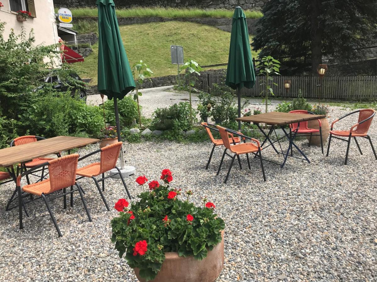 Alte Post Mit Geschichte Und Restaurant Appartement Tavanasa Buitenkant foto