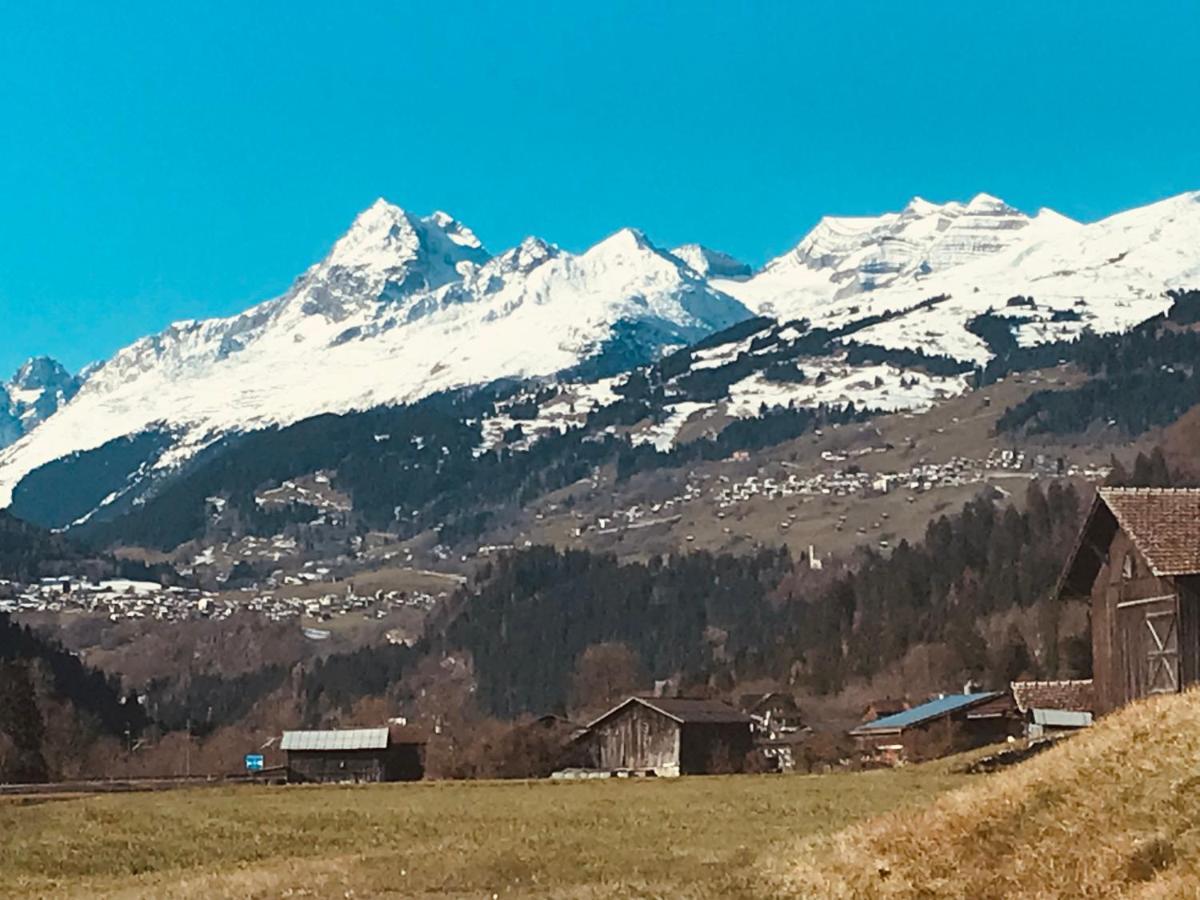 Alte Post Mit Geschichte Und Restaurant Appartement Tavanasa Buitenkant foto