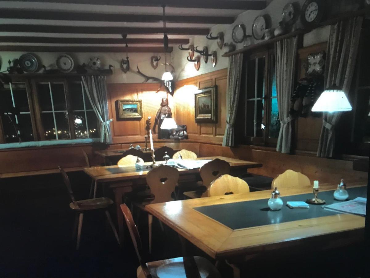 Alte Post Mit Geschichte Und Restaurant Appartement Tavanasa Buitenkant foto