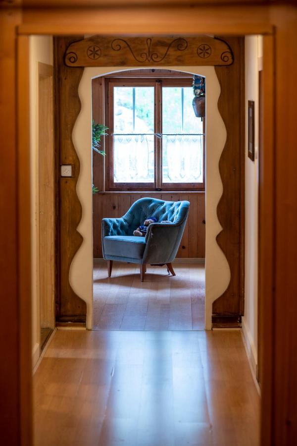 Alte Post Mit Geschichte Und Restaurant Appartement Tavanasa Buitenkant foto